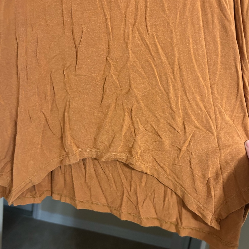 Cuddl Duds Asymmetrical Orange Size Small Short Sleeve Tee - Picture 2 of 4